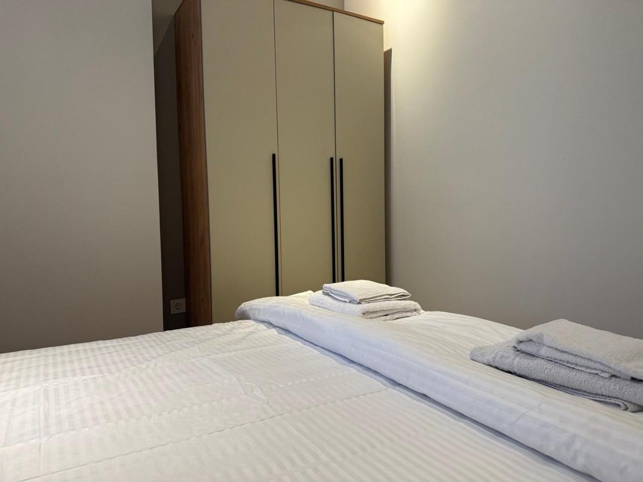 Muras Hostel Bishkek Ngoại thất bức ảnh